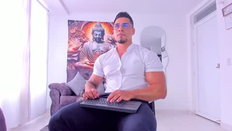 Snapshot of valentino_dossantos chatting on December 2024 07:51:01 PM online show from December 2024 07:51:01 PM