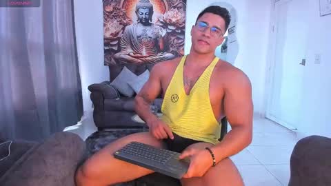 Snapshot of valentino_dossantos chatting on February 2025 09:43:01 PM online show from February 2025 09:43:01 PM