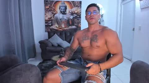 Snapshot of valentino_dossantos chatting on February 2025 11:55:01 AM online show from February 2025 11:55:01 AM