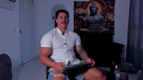 Snapshot of valentino_dossantos chatting on November 2025 01:55:01 PM online show from November 2025 01:55:01 PM