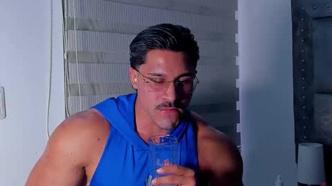 Snapshot of valentino_dossantos chatting on November 2025 10:21:01 PM online show from November 2025 10:21:01 PM