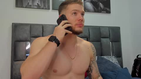 Snapshot of valentino_ferrari28 chatting on December 2024 12:17:01 AM Valentino Ferrari online show from December 2024 12:17:01 AM