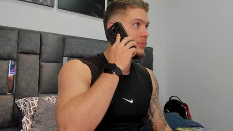 Snapshot of valentino_ferrari28 chatting on December 2024 05:07:02 AM Valentino Ferrari online show from December 2024 05:07:02 AM