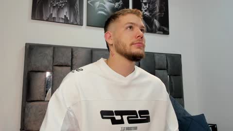 Snapshot of valentino_ferrari28 chatting on December 2024 12:15:02 AM Valentino Ferrari online show from December 2024 12:15:02 AM