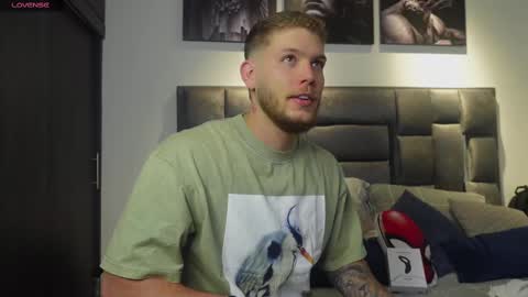 Snapshot of valentino_ferrari28 chatting on March 2025 10:34:02 PM Valentino Ferrari online show from March 2025 10:34:02 PM