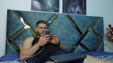 Snapshot of valentino_ferrari28 chatting on October 2025 01:44:02 AM Valentino Ferrari online show from October 2025 01:44:02 AM