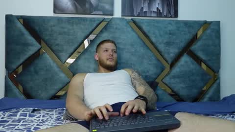 Snapshot of valentino_ferrari28 chatting on October 2025 01:39:01 AM Valentino Ferrari online show from October 2025 01:39:01 AM