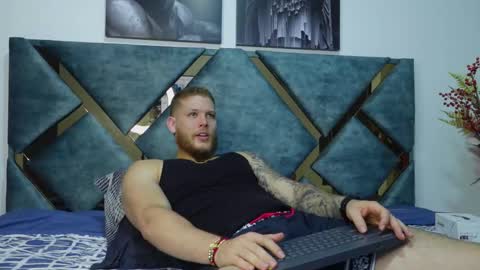 Snapshot of valentino_ferrari28 chatting on October 2025 02:00:01 AM Valentino Ferrari online show from October 2025 02:00:01 AM