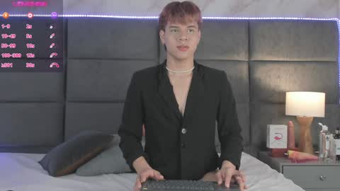 valentino moon online show from December 2024 02:44:02 AM