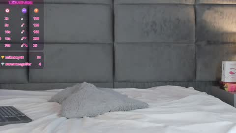 valentino moon online show from December 2024 06:24:02 AM