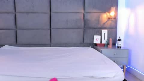 valentino moon online show from September 2025 03:17:02 AM