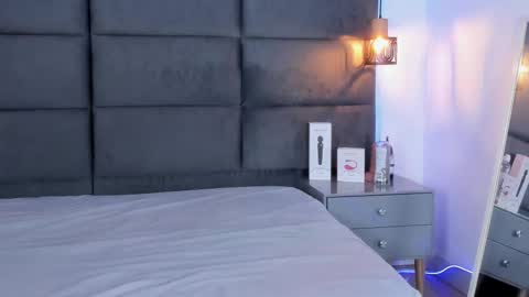 valentino moon online show from October 2025 03:18:01 AM