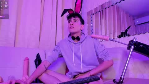 Valentino online show from March 2025 05:11:01 AM