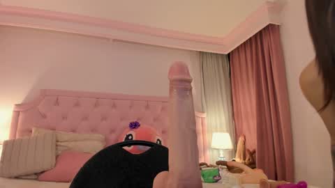 Vale Toro  online show from December 2024 10:25:02 AM