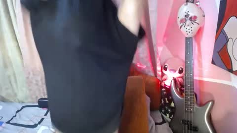 Snapshot of valeri_cove chatting on October 2025 07:05:02 AM Valeri Cove online show from October 2025 07:05:02 AM