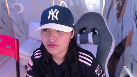 valeri_harpers4 online show from October 2025 12:58:01 PM