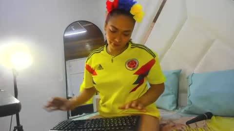valeria_gil_ online show from June 2026 05:40:02 PM