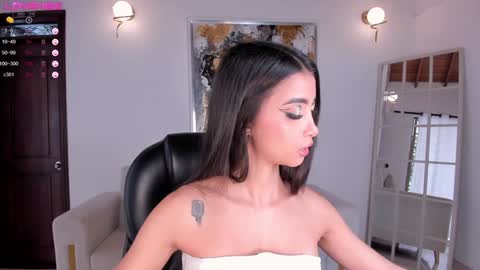 Snapshot of valeriavelvet chatting on February 2025 06:45:01 PM Vale online show from February 2025 06:45:01 PM