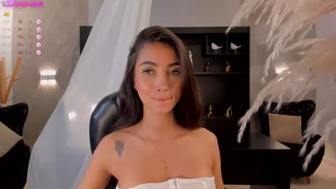 Snapshot of valeriavelvet chatting on March 2025 06:01:02 PM Vale online show from March 2025 06:01:02 PM