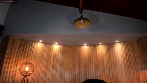 Snapshot of valeriavelvet chatting on October 2025 12:02:02 PM Vale online show from October 2025 12:02:02 PM