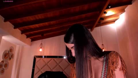 Snapshot of valeriavelvet chatting on October 2025 12:09:01 PM Vale online show from October 2025 12:09:01 PM