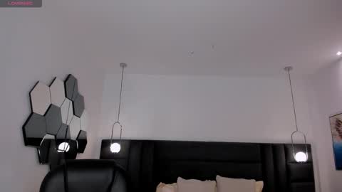 Snapshot of valeriavelvet chatting on November 2025 12:05:02 PM Vale online show from November 2025 12:05:02 PM