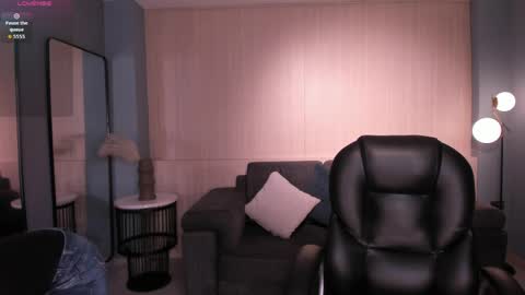 Snapshot of valeriavelvet chatting on April 2026 12:10:02 PM Vale online show from April 2026 12:10:02 PM