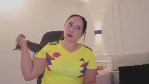 Snapshot of valeriavg_ chatting on June 2026 11:23:02 AM VALERIA online show from June 2026 11:23:02 AM