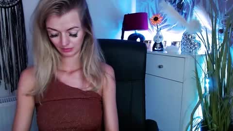 Valerie  online show from February 2025 12:58:02 PM