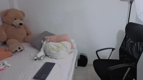 Juli C online show from September 2025 12:12:01 AM