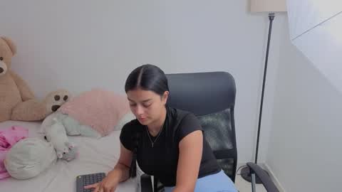 Juli C online show from September 2025 11:52:01 PM