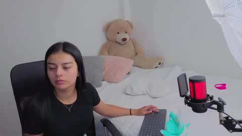 Juli C online show from February 2026 01:21:01 AM