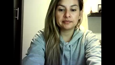 Snapshot of valery__rouse_ chatting on May 2026 12:03:02 PM Valery online show from May 2026 12:03:02 PM