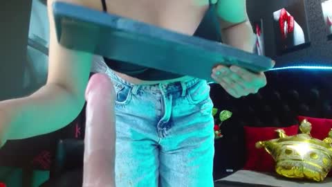 Snapshot of valery_meer_ chatting on December 2024 03:11:02 PM Valeria online show from December 2024 03:11:02 PM