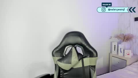 Val online show from December 2025 12:01:02 PM