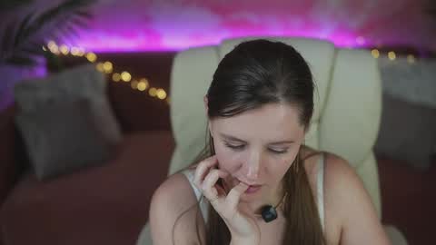 V A L E R Y  M U R online show from April 2026 11:36:01 PM