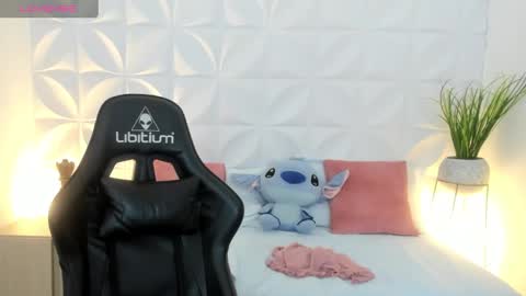 Snapshot of valeryn_rosse chatting on November 2025 03:05:01 AM valeryn rosse online show from November 2025 03:05:01 AM