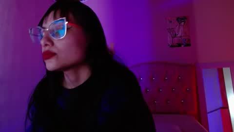 valkiry_ online show from November 2025 06:48:02 PM