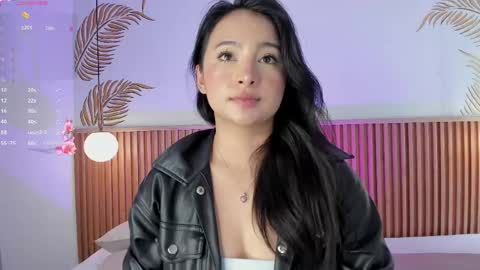 valleriie_ online show from April 2026 05:19:02 PM