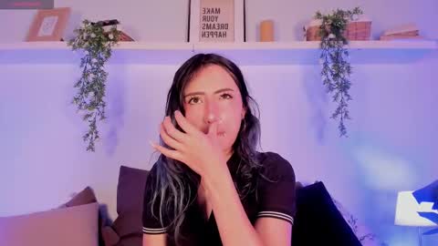 vamp  online show from October 2025 09:58:02 PM