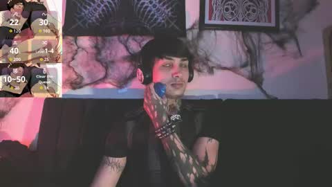 david guzman i model independenthelp me with a thumbs up online show from October 2025 01:09:02 AM