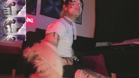 david guzman i model independenthelp me with a thumbs up online show from January 2026 01:53:02 AM