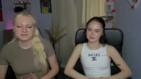 Snapshot of vanesa_lux chatting on June 2026 08:23:02 AM Vanesa online show from June 2026 08:23:02 AM