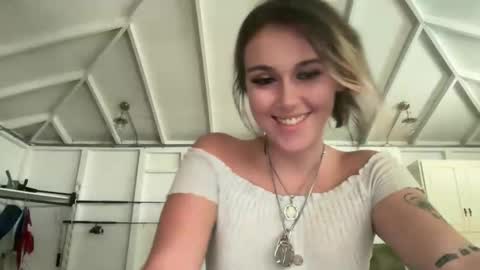 vanessaluvs2play online show from November 2025 09:57:02 PM