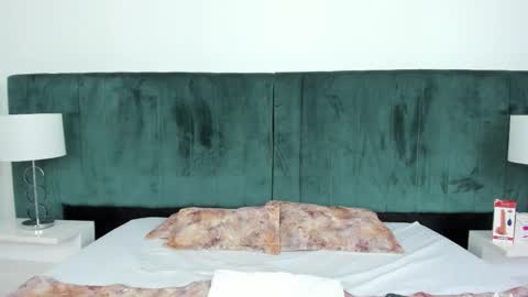 Snapshot of vanessaparis_ chatting on September 2025 08:25:02 PM Vanessa Sexy Paris online show from September 2025 08:25:02 PM