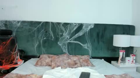 Snapshot of vanessaparis_ chatting on October 2025 09:04:01 PM Vanessa Sexy Paris online show from October 2025 09:04:01 PM