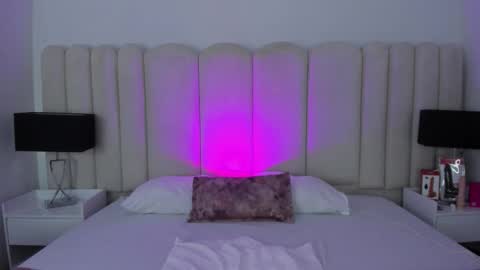 Snapshot of vanessaparis_ chatting on November 2025 10:42:01 PM Vanessa Sexy Paris online show from November 2025 10:42:01 PM