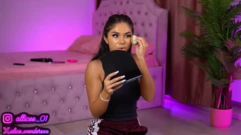 Vanessa Simon online show from September 2025 06:15:02 AM