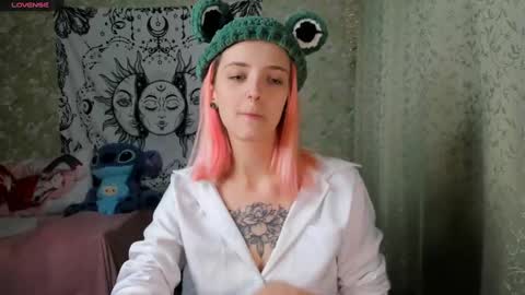 Snapshot of vanilla_arya chatting on January 2025 12:52:01 PM Adelina online show from January 2025 12:52:01 PM