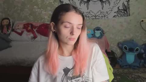 Snapshot of vanilla_arya chatting on October 2025 09:18:01 AM Adelina online show from October 2025 09:18:01 AM